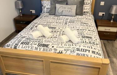 Ferndown Holiday Let - Photo 7