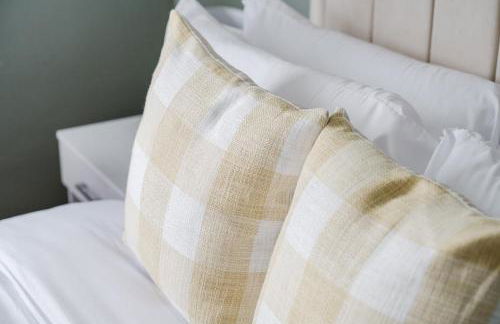 Modern 2 Bedroom House with Parking - Photo 39