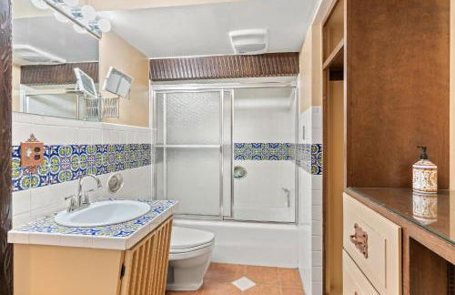 Mountain Top Luxury Red Rocks Hot tub Sauna Views - Photo 21