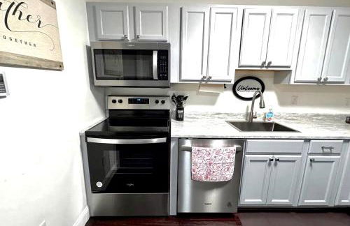 NEW - Mins to Hospitals - Manchester - Derry - Nashua - Concord - Queen Bed - Foto 8