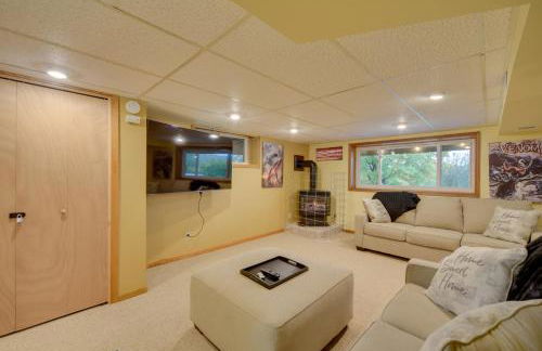 Hermantown Home with Decks, Grill and Hot Tub! - Foto 18