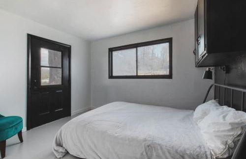 Spacious 4-bedroom cabin on secluded private land - Foto 15