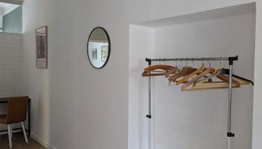 MAISON GERMÈS - CENTRAL & STANDING - Appartements traversants - Lits 180 King Size - Linge de lit et de toilette inclus - Parking privé - Espace Télétravail - Foto 5
