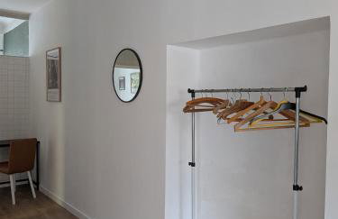 MAISON GERMÈS - CENTRAL & STANDING - Appartements traversants - Lits 180 King Size - Linge de lit et de toilette inclus - Parking privé - Espace Télétravail - Foto 5