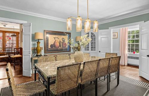 7BR Historic Estate Private Yard Near DC and Old Town - Vassar - Foto 3