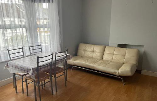 First floor 1 bed apartment with lounge and kitchen - Photo 10