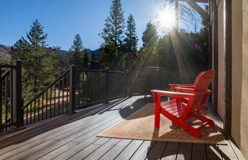 Mountain Cabin with Hot Tub, Scenic Views, Fire Pit, by Forest & Peak Retreats - Foto 2