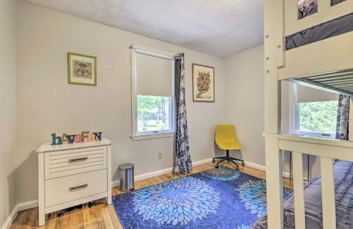 Granby Getaway in the Woods with Spacious Yard! - Foto 12