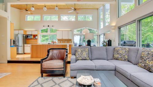 Modern Waterfront Home - 1 Mi to Cave Point Park! - Foto 5