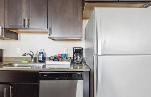 2BR Executive Downtown Apartment by ENVITAE - Foto 16