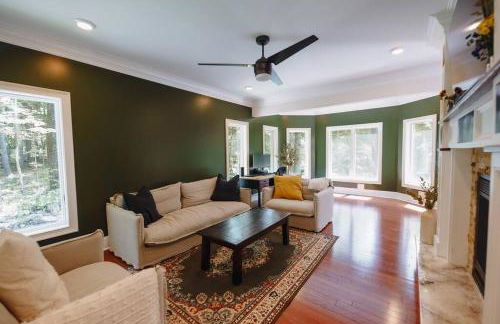 The Athena Hideaway - hottub, firepit, lake & racetrack - Foto 46