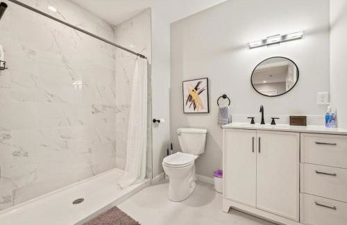 Ideal Family Stay Sleeps 20 in Bloomfield, CT - Foto 60