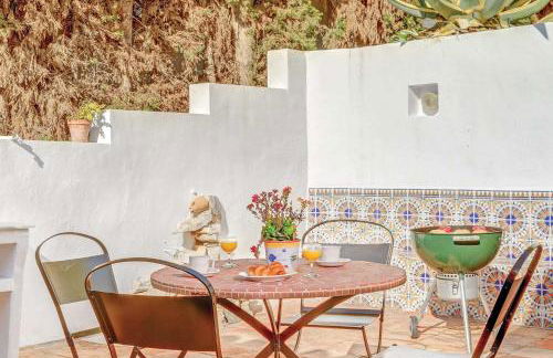 Private Heated Pool, Jacuzzi & 1225m2 garden in Villa Cipreses - Photo 8