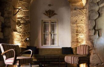 La Divine- captured by history inside Palace loft - Photo 3