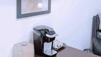 Walkable Uptown area, King Suite, Quiet and Private - Foto 5