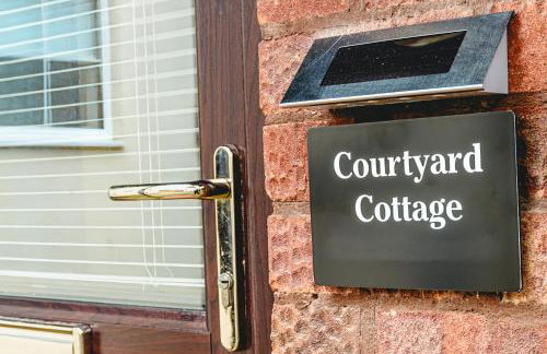 Courtyard Cottage with free onsite parking, garden, short flat walk to town - Foto 17