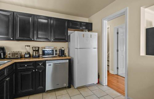 Game House in Royal Oak with Tiki Hut Dog Friendly - Foto 27