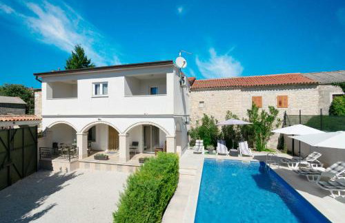 Villa Martin - Countryside Retreat with Pool & Pavilion - Foto 7
