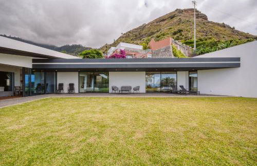 Vila Aguarelas with pool by Stay Madeira Island - Foto 37