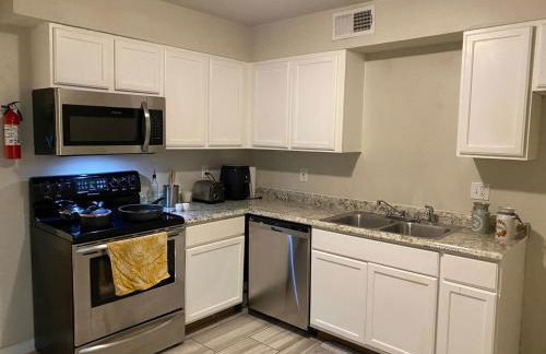 2bd 1bth place in Arlington Centrally located in DFW and conveniently located near Cowboy's Stadium - Foto 7