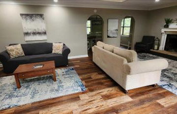 Large Hillside Retreat with Pool and Hot Tub - Foto 5