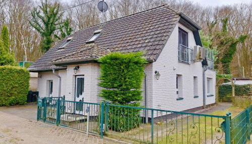 Ferienhaus am Strand - Photo 2, Garden, sunbed, Garden view, furniture, young children, heating, Game Room