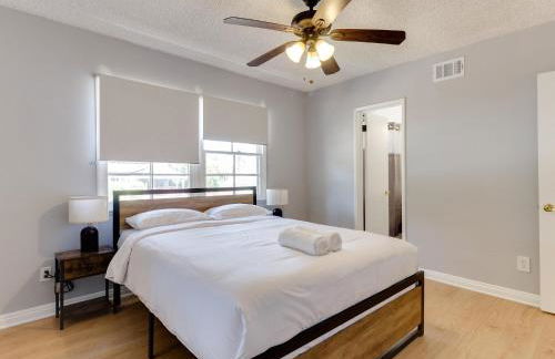 Charming 5 Bedroom Granada Hills House with Pool - Foto 16