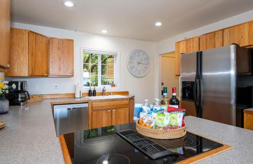 Waterfront Vashon Island Home, Beach Access and View - Foto 9