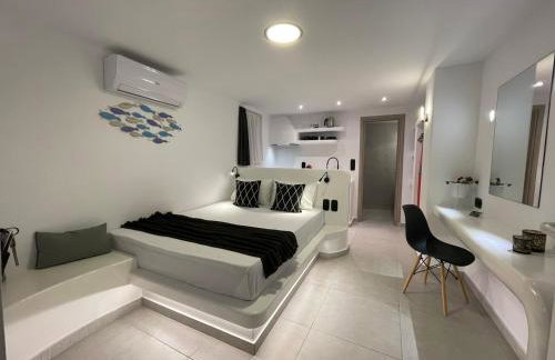 Irini's B & W house with jacuzzi - Photo 2