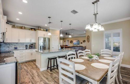 Spacious Home With Heated Pool! Sleeps 15! Billiard table! - Foto 5