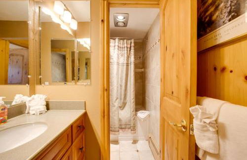 Pool and 3 Hot Tubs Winter Park Condo on Bus Line - Foto 14