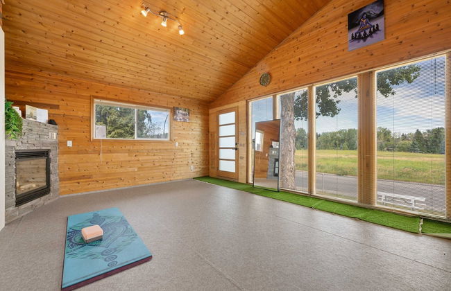 NEW Near Golf Yoga Classes Private Suite Wine - Photo 6