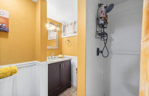 Bo360 Cheerful Home with private HOT TUB - Foto 23