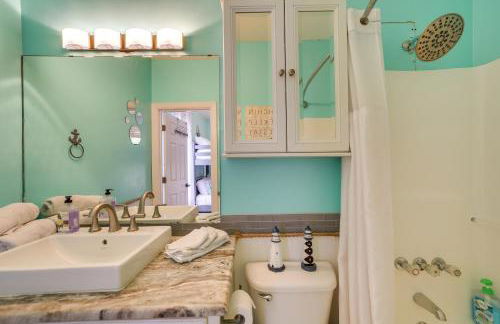 Lakefront Afton Home with Hot Tub and Game Room! - Foto 22