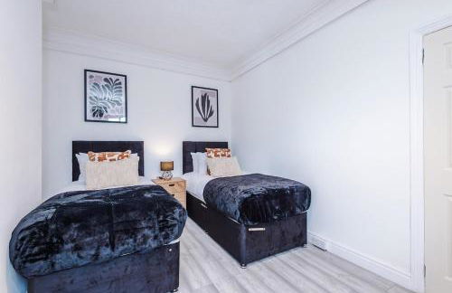 Presented by LTJ PrimeKey Properties - NEW! 7 Bed plus Sofa Bed - Perfect for Contractors - Foto 5