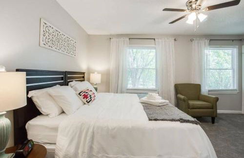 Modern + Cozy Townhome - minutes to Avalon w/king - Foto 26