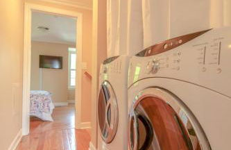 NEW! 3-story Townhome - Private, Self checkin, Quiet. - Foto 10