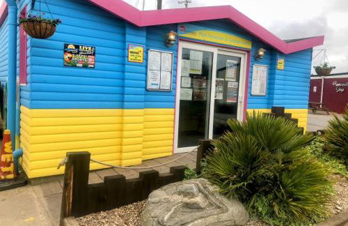 PD Wonderwall Caravan, Direct beach access & Beds made on arrival & GCH - Foto 31