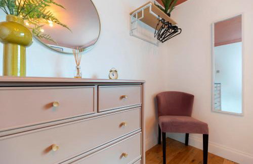 Stunning Bishop Auckland House with 5-bedrooms & 8 Beds Sleeps 12 with Free Parking by PureStay - Foto 46