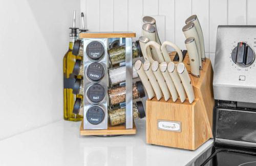 Luxury 1BD Gym Rooftop Street Parking by DT UMN - Foto 16