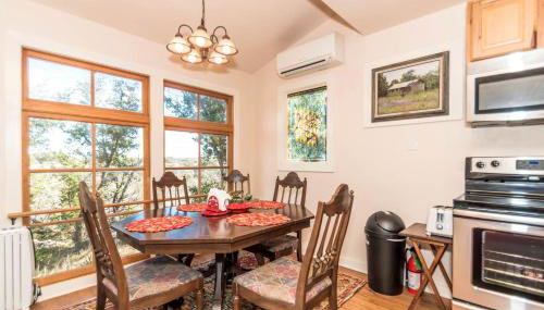 Lovely Cottage Retreat in Texas Hill Country with Cypress Creek Views near Hamilton Pool - Foto 4