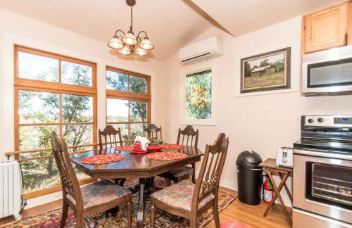 Lovely Cottage Retreat in Texas Hill Country with Cypress Creek Views near Hamilton Pool - Foto 4