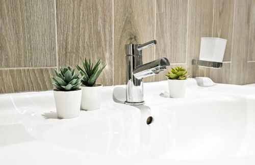 Spacious 1Bed Apt - Steps to Ealing Broadway & Shops - Foto 10