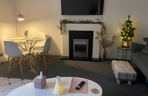 Central, Modern Apartment - Private Terrace - Dog Friendly - Photo 1