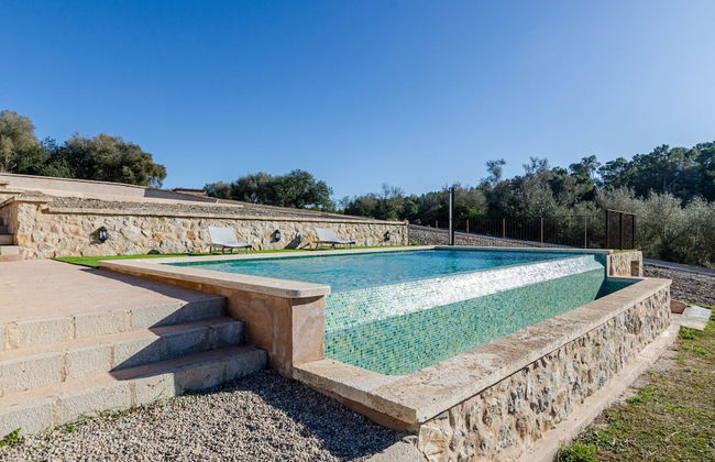 Charming Villa With Private Pool - Photo 21