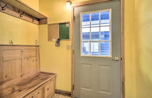 Cozy Home with Hot Tub Half Mi to Salmon River! - Foto 27