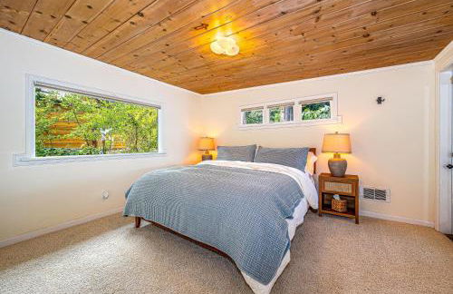 Waterfront Vashon Island Home, Beach Access and View - Foto 12