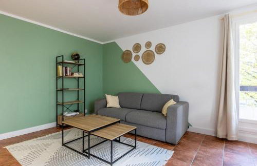 L'Oasis - Duplex - Parking Privé Gratuit - Terrasse Privée - 10mn RERD-T12 - 2 bedrooms - De 1 à 6 personnes - Shopping Mall - Primark - Piscine - Patinoire - Théâtre - Cinéma - Bibliothèque - Foto 9