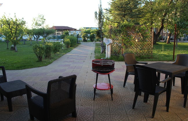 Galeria In The Garden - Photo 52