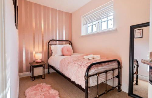 The Tudor Escape - 3 Bedroom House in Canterbury City Centre with Parking - Foto 6